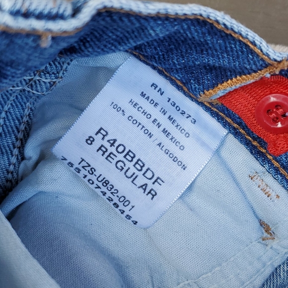 Classic Fit Jeans - Picture 2 of 3